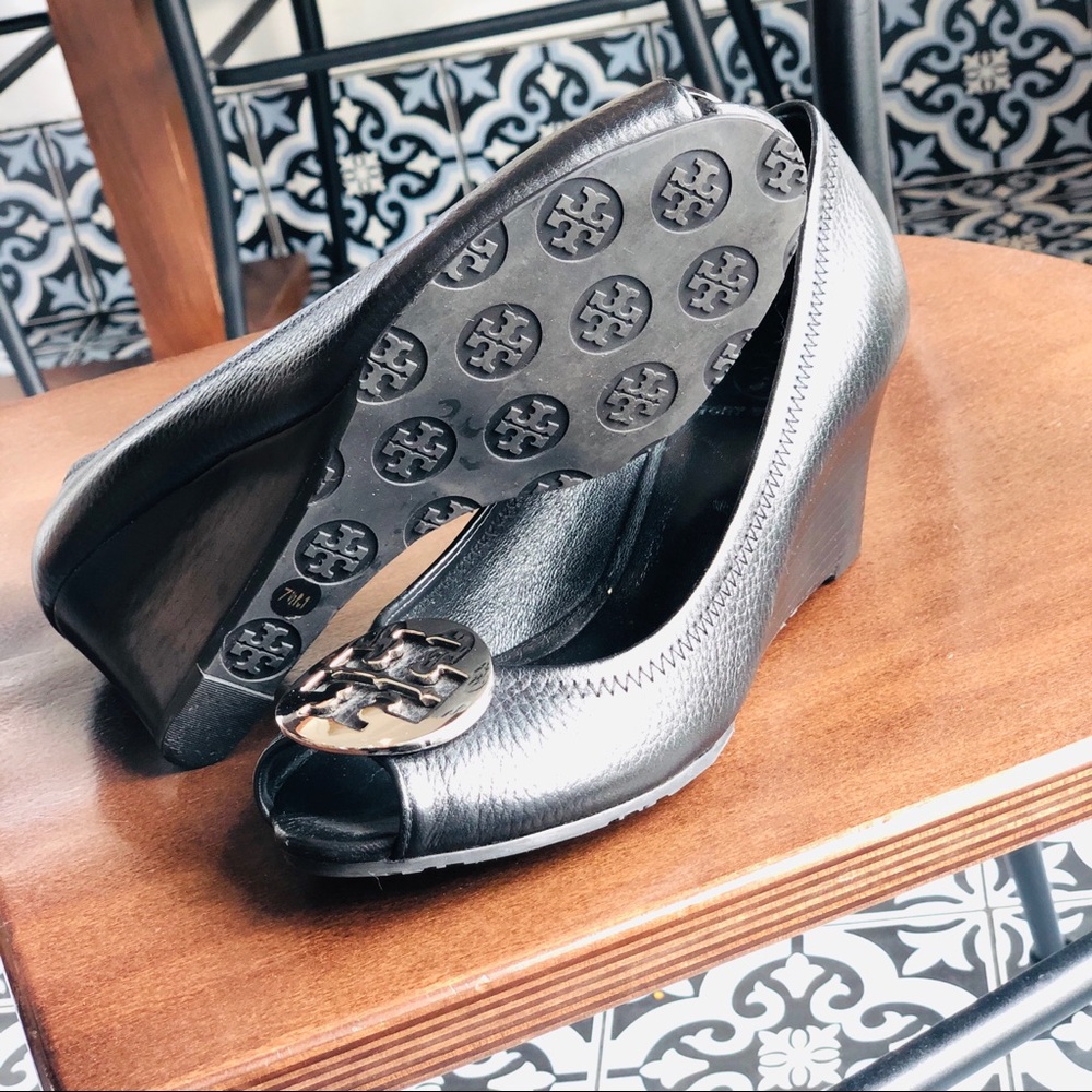 SOLD! TORY BURCH Black Gold Chelsea Wedge 7.5 - Picture 6 of 6